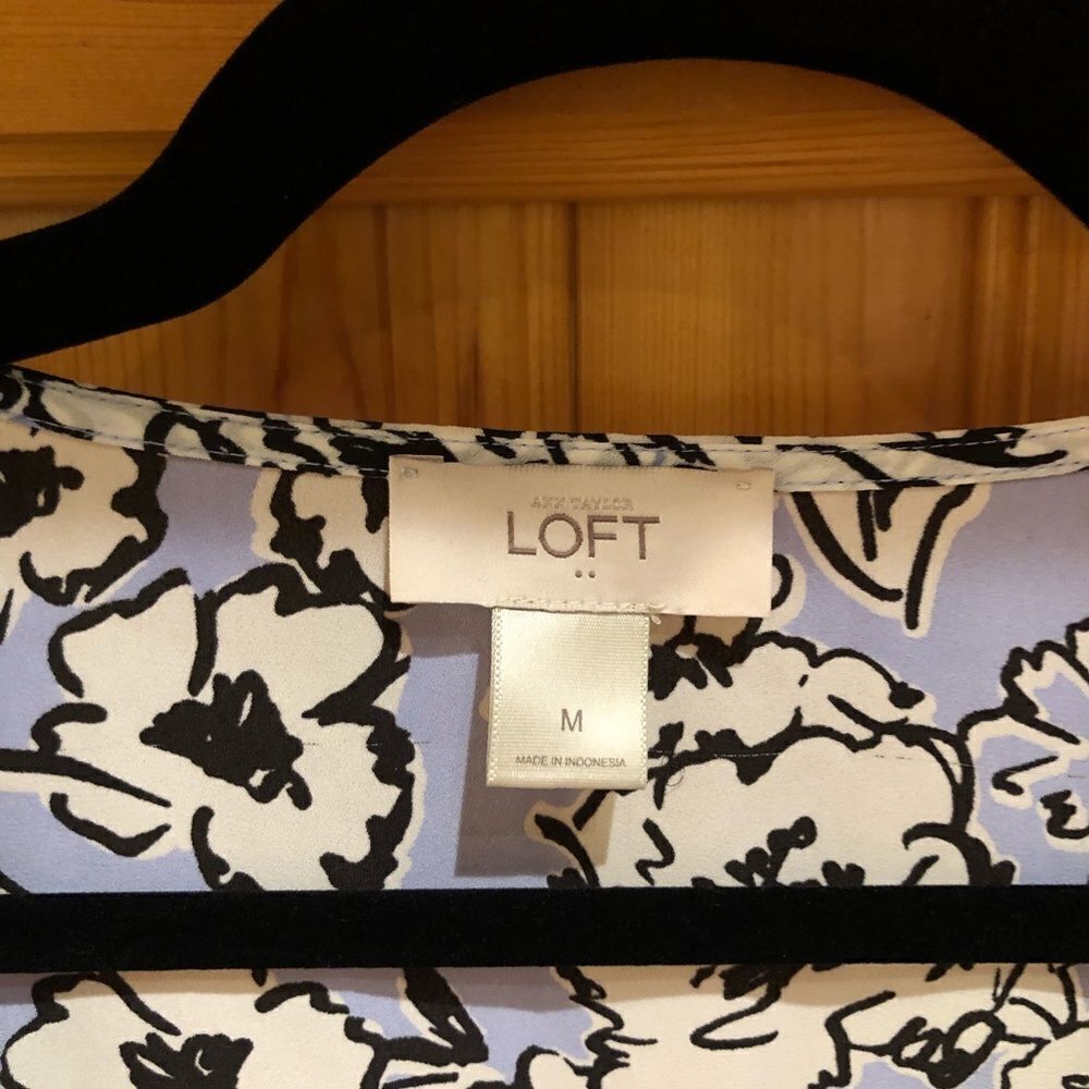 Loft Criss Cross Front Top Size Medium - Picture 6 of 15